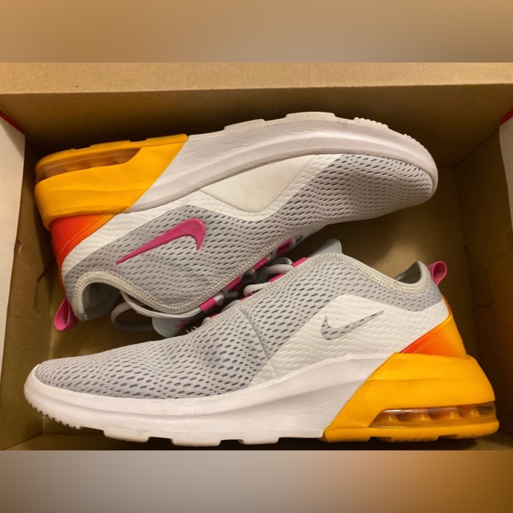 Nike Air Max Motion 2 Pure Platinum/Fuchsia